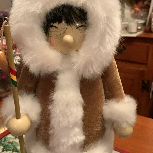 2003 Nutcracker Village Eskimo, 13 inch nutcracker and husky dog ice fishing - Picture 3 of 5